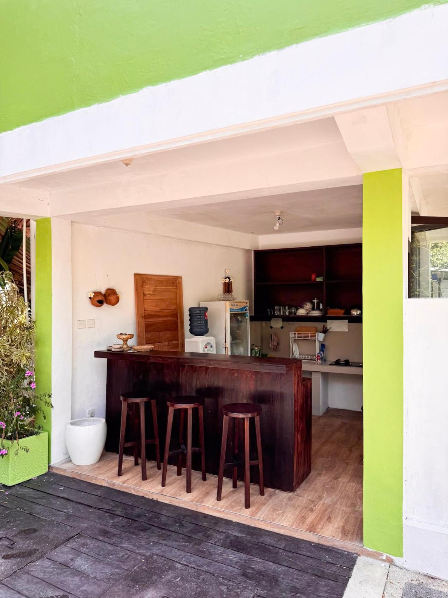 Urban Jungle Beach House Canggu  Ngoại thất bức ảnh